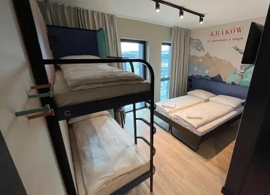 Auf Klassenfahrt mit HEROLÉ: Vierbettzimmer im MEININGER Hotel Krakow Centrum in Krakau