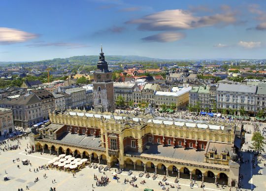 Klassenfahrten Krakau - Tuchhallen Klassenfahrten Krakau - Blick auf die Tuchhallen in Krakau
