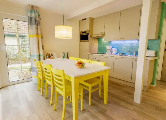 Küchen- udn Essbereich im Center Parcs Ferienpark Nordseeküste Auf Klassenfahrt mit HEROLÉ: Wohnbeispiel im Center Parcs Ferienpark Nordseeküste