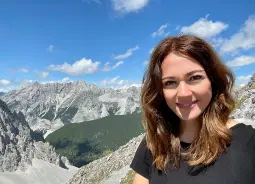 Auf Klassenfahrt mit HEROLÉ: Kundenberaterin Monique auf dem Hafelekar in Innsbruck
