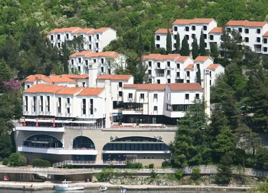 Auf Klassenfahrt mit HEROLÉ: Hotel Uvala Scott Blick auf die Hotelanlage in der Kvarner Bucht