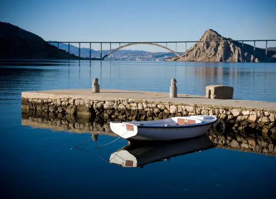 Brücke zur Insel Krk in der Kvarner Bucht  Auf Klassenfahrt mit HEROLÉ: Brücke zur Insel Krk in der Kvarner Bucht.