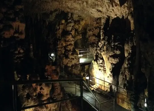 Kvarner Bucht Auf Klassenfahrt mit HEROLÉ: Grotte Biserujka