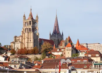 Auf Klassenfahrt mit HEROLÉ: Genießen Sie auch diese Aussicht auf die Kathedrale in Lausanne
