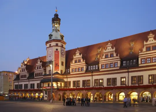 Auf Klassenfahrt mit HEROLÉ: Besichtigen Sie auf Ihrer Reise auch den Markt und das historische Rathaus in Leipzig