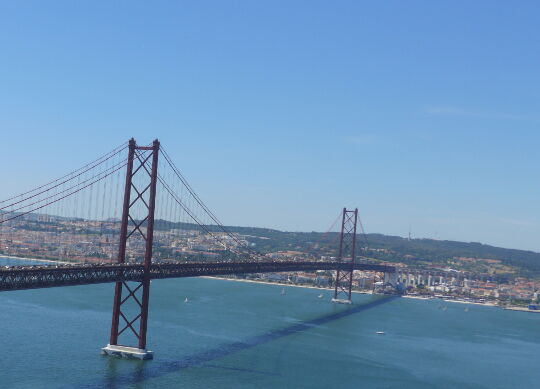 Auf Klassenfahrt mit HEROLÉ: Brücke in Lissabon