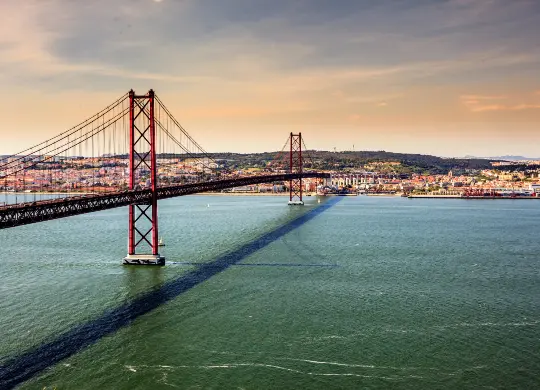 Auf Klassenfahrt mit HEROLÉ: Brücke in Lissabon