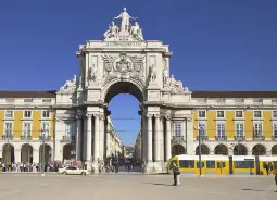 Auf Klassenfahrt mit HEROLÉ: Eingang zur City in Lissabon.