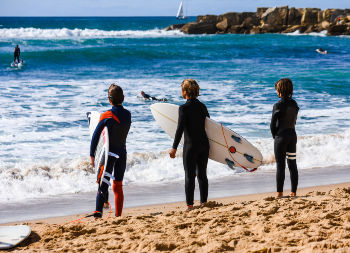 Surfen in Lissabon Auf Klassenfahrt mit HEROLÉ: Surfen in Lissabon