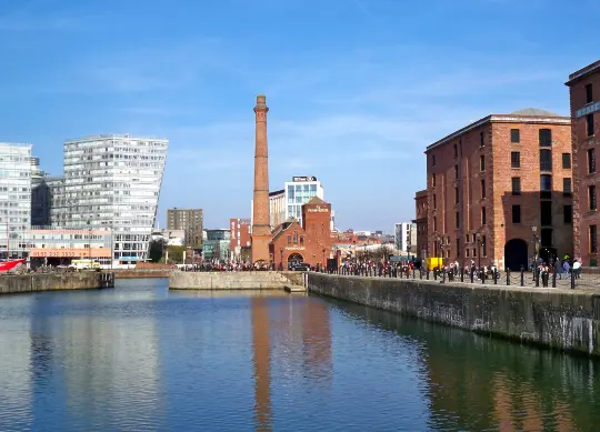 Auf Klassenfahrt mit HEROL&Eacute;: Albert Dock in Liverpool.