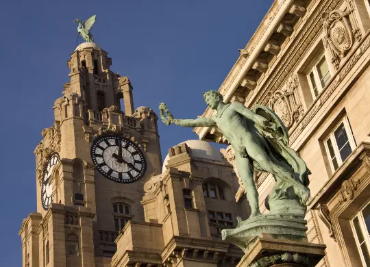 Auf Klassenfahrt mit HEROL&Eacute;: City Hall in Liverpool.
