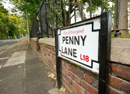 Penny Lane in Liverpool Auf Klassenfahrt mit HEROLÉ: Penny Lane in Liverpool.