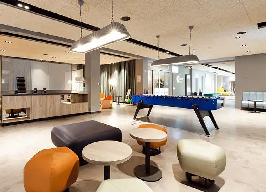 Auf Klassenfahrt mit HEROLÉ: Lobby im a&o Frankfurt Ostend in Frankfurt