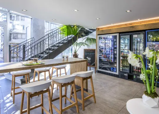 Auf Klassenfahrt mit HEROLÉ: Lobby im ibis Budget in Nizza