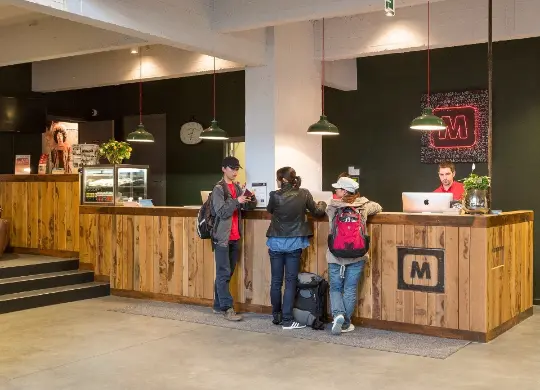 Auf Klassenfahrt mit HEROLÉ: Herzlich Willkommen im Meininger Hotel Brüssel City Center