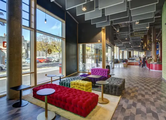 Auf Klassenfahrt mit HEROLÉ: Lobby im MEININGER Hotel in Paris