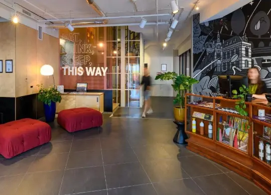 Auf Klassenfahrt mit HEROLÉ: Lobby im stayokay Hostel Utrecht Centrum