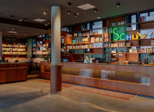 Auf Klassenfahrt mit HEROL&Eacute;: Lobby und Rezeption im schulz Hotel Berlin