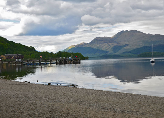 Auf Klassenfahrt mit HEROLÉ: Auf dem malerischen Loch Lomond können Sie eine Bootstour unternehmen und anschließend das SEA LIFE besuchen.