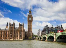 Big Ben und Themse in London Auf Klassenfahrt mit HEROLÉ: Big Ben und die Houses of Parliament in London.