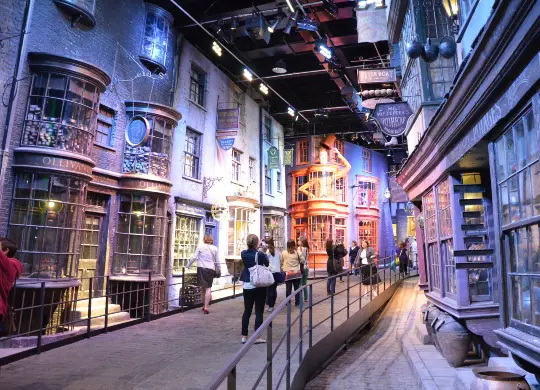 Auf Klassenfahrt mit HEROLÉ: Harry Potter Studios in London.