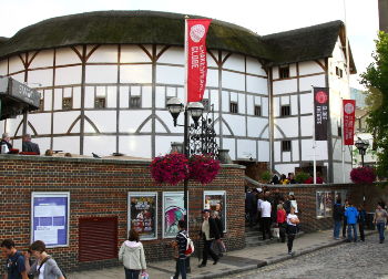 Shakespeare's Globe Theatre in London Auf Klassenfahrt mit HEROLÉ: Shakespeare's Globe Theatre in London.