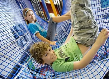 Kinder im Center Parcs Ferienpark Bispinger Heider in der Lüneburger Heide Auf Klassenfahrt mit HEROLÉ: Nutzen Sie die Freizeitangebote des Center Parcs Ferienpark in der Bispinger Heider in der Lüneburger Heide