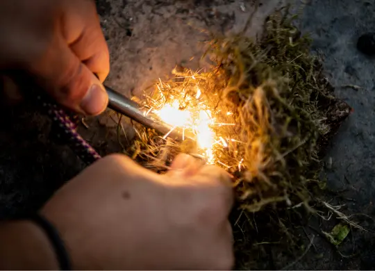 Auf Klassenfahrt mit HEROLÉ: Feuer machen in der Outdoorschmiede Lüneburger Heide
