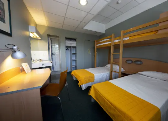 Auf Klassenfahrt mit HEROLÉ: 4-Bett-Zimmer im Südflügel des CISL in Lyon