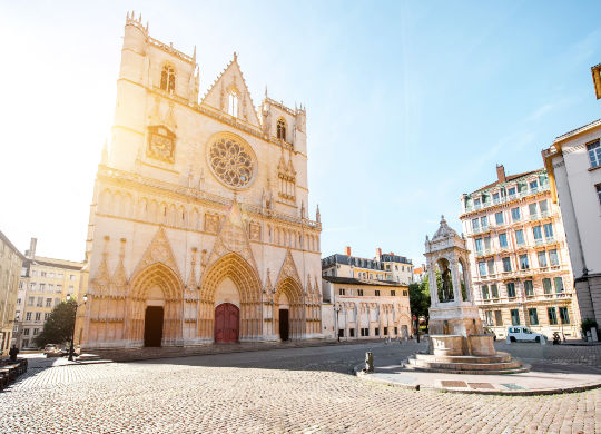 St. Johns Kathedrale in Lyon Auf Klassenfahrt mit HEROLÉ: Während des Stadtrundganges werden Sie sicherlich an der St. Johns Kathedrale in Lyon vorbei kommen.