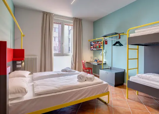 Zimmerbeispiel im Meiniger Milan Garibaldi in Mailand Auf Klassenfahrt mit HEROLÉ: Übernachten Sie in den Räumen des Meininger Milan Garibaldi in Mailand