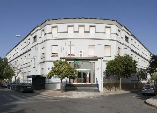 Auf Klassenfahrt mit HEROLÉ: Außenansicht der Jugendherberge in Málaga.