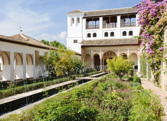 Auf Klassenfahrt mit HEROLÉ: Alhambra (Patio de la Acequia) in Málaga.
