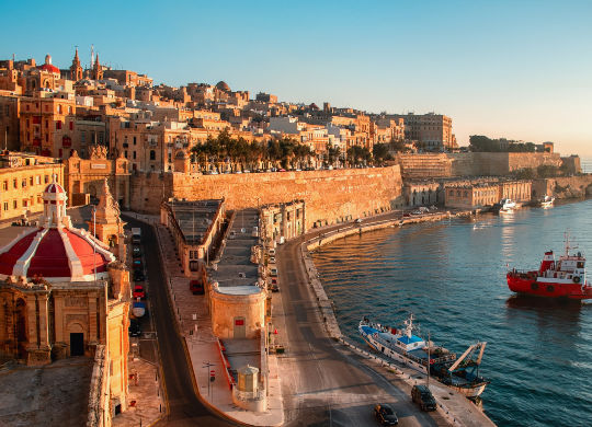 Ein sonniger Ausblick auf Valetta in Malta Auf Klassenfahrt mit HEROLÉ: Nutzen Sie die sonnigen Tage in Malta