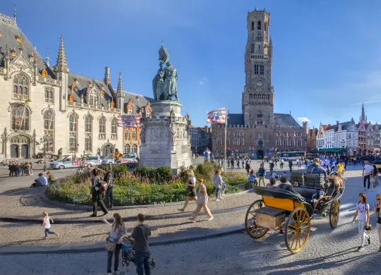 Auf Klassenfahrt mit HEROLÉ: Marktplatz in Brügge