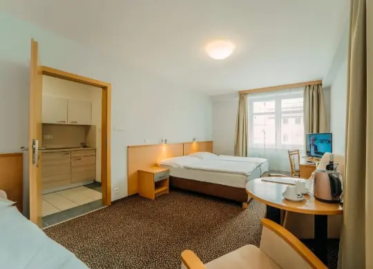 Auf Klassenfahrt mit HEROLÉ: Mehrbettzimmer-Beispiel im 4-Sterne-Hotel Colorfactory (EX Extol Inn)