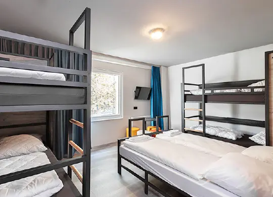 Auf Klassenfahrt mit HEROLÉ: Mehrbettzimmer im a&o Osten in Frankfurt