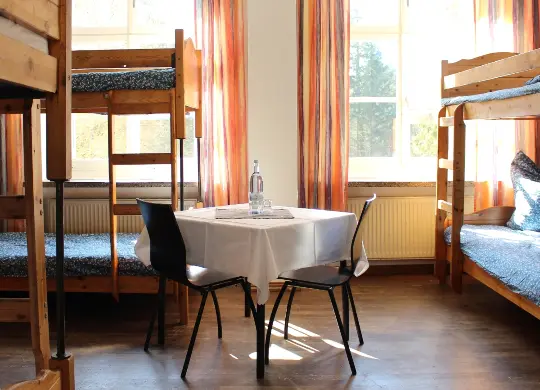 Auf Klassenfahrt mit HEROLÉ: Mehrbettzimmer im Ferienschloss Gadow