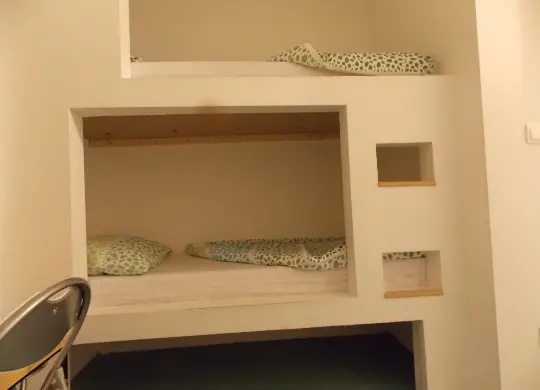 Auf Klassenfahrt mit HEROLÉ: Mehrbettzimmer im Hostel Kantun in Punat Kvarner Bucht