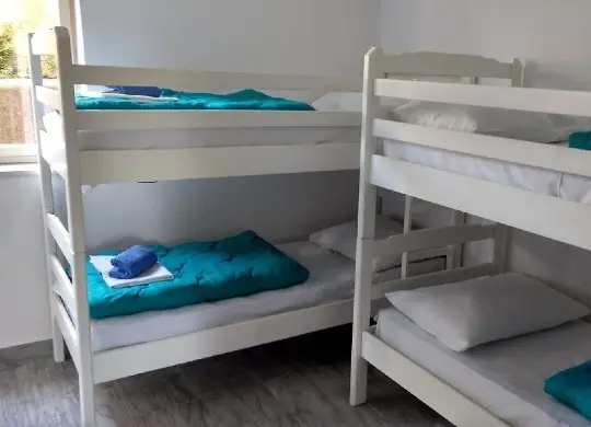 Auf Klassenfahrt mit HEROLÉ: Kvarner Bucht Mehrbettzimmer im Little Seahorse