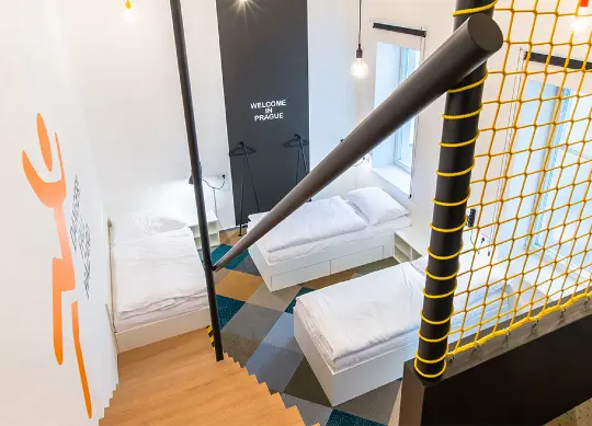 Mehrbettzimmer im Meet Me23 Hostel in Prag Auf Klassenfahrt mit HEROLÉ: Mehrbettzimmer im Meet Me23 Hostel in Prag