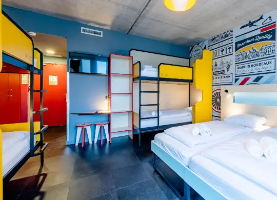Auf Klassenfahrt mit HEROLÉ: Mehrbettzimmer im Meininger Hotel in Bordeaux