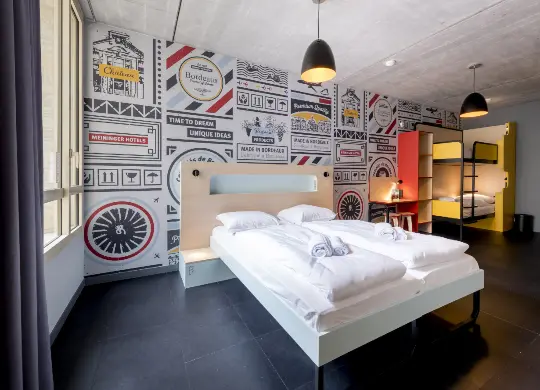Auf Klassenfahrt mit HEROLÉ: Mehrbettzimmer im MEININGER Hotel in Bordeaux