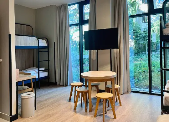 Auf Klassenfahrt mit HEROLÉ: Mehrbettzimmer im MEININGER Hotel Krakau