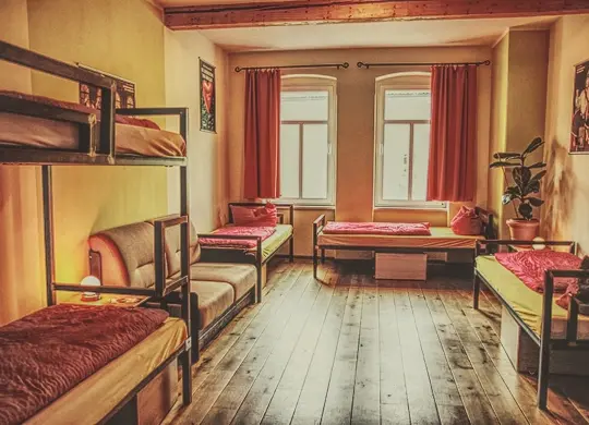 Mehrbettzimmer im Opera Hostel in Erfurt Auf Klassenfahrt mit HEROLÉ: Mehrbettzimmer im Opera Hostel in Erfurt