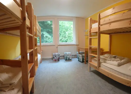 Auf Klassenfahrt mit HEROLÉ: Mehrbettzimmer in der Familienoase Königstein in der Sächsischen Schweiz.