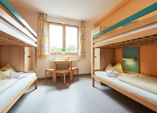 Mehrbettzimmer in der Jugendherberge Limburg Auf Klassenfahrt mit HEROLÉ: Mehrbettzimmer in der Jugendherberge Limburg
