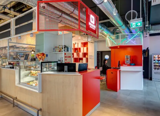 Auf Klassenfahrt mit HEROLÉ: Rezeption MEININGER Hotel Heidelberg