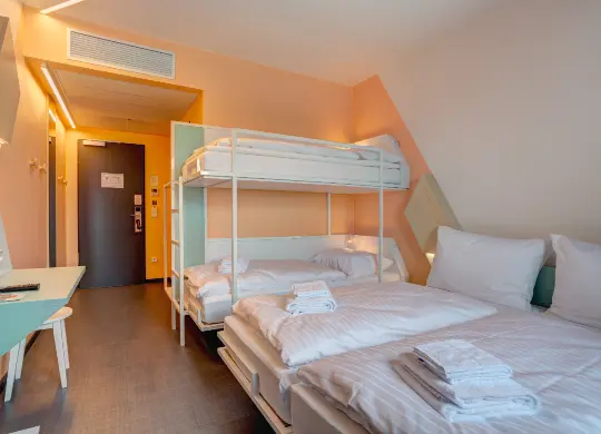 Auf Klassenfahrt mit HEROLÉ: Mehrbettzimmer MEININGER Hotel Heidelberg