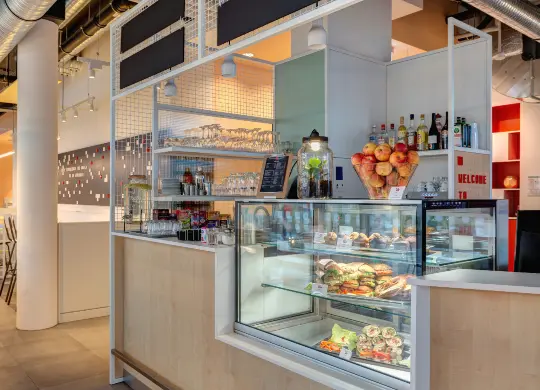 Auf Klassenfahrt mit HEROLÉ: Rezeption MEININGER Hotel Heidelberg